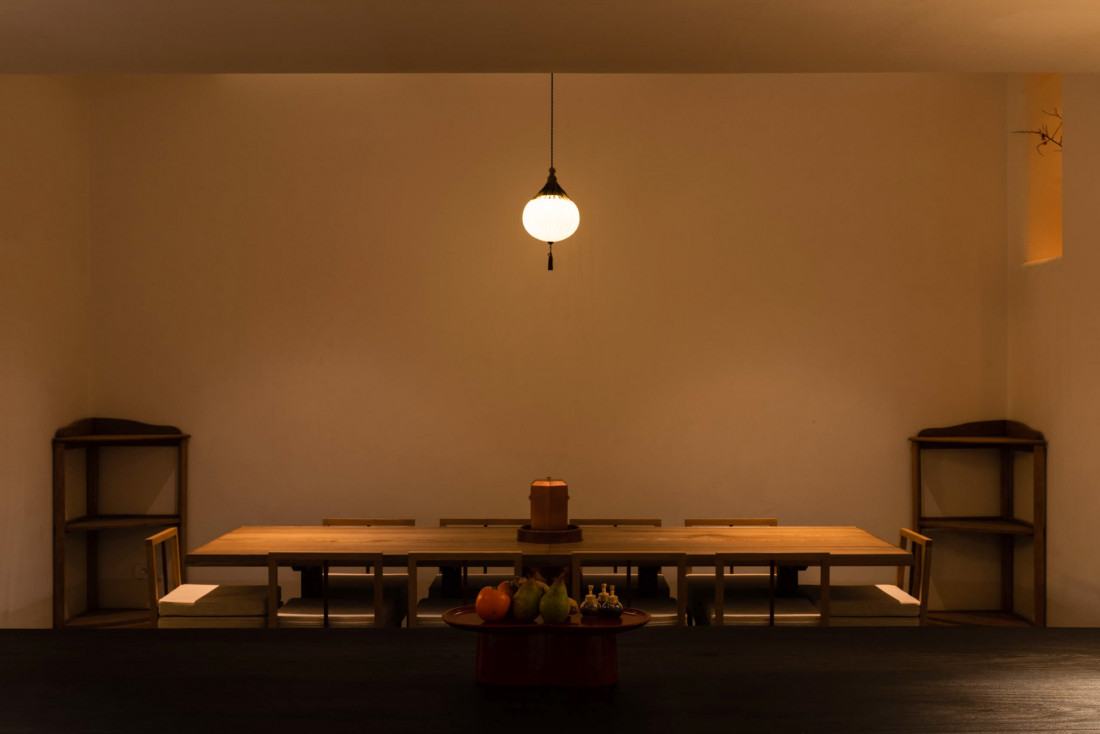 Le salon de thé minimaliste d'Ogata dans le Marais © Ogata