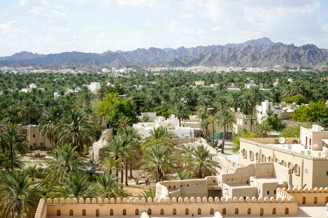 Vue depuis le fort de Nizwa, édifié au XVIIème siècle et haut lieu du tourisme omanais © YONDER.fr