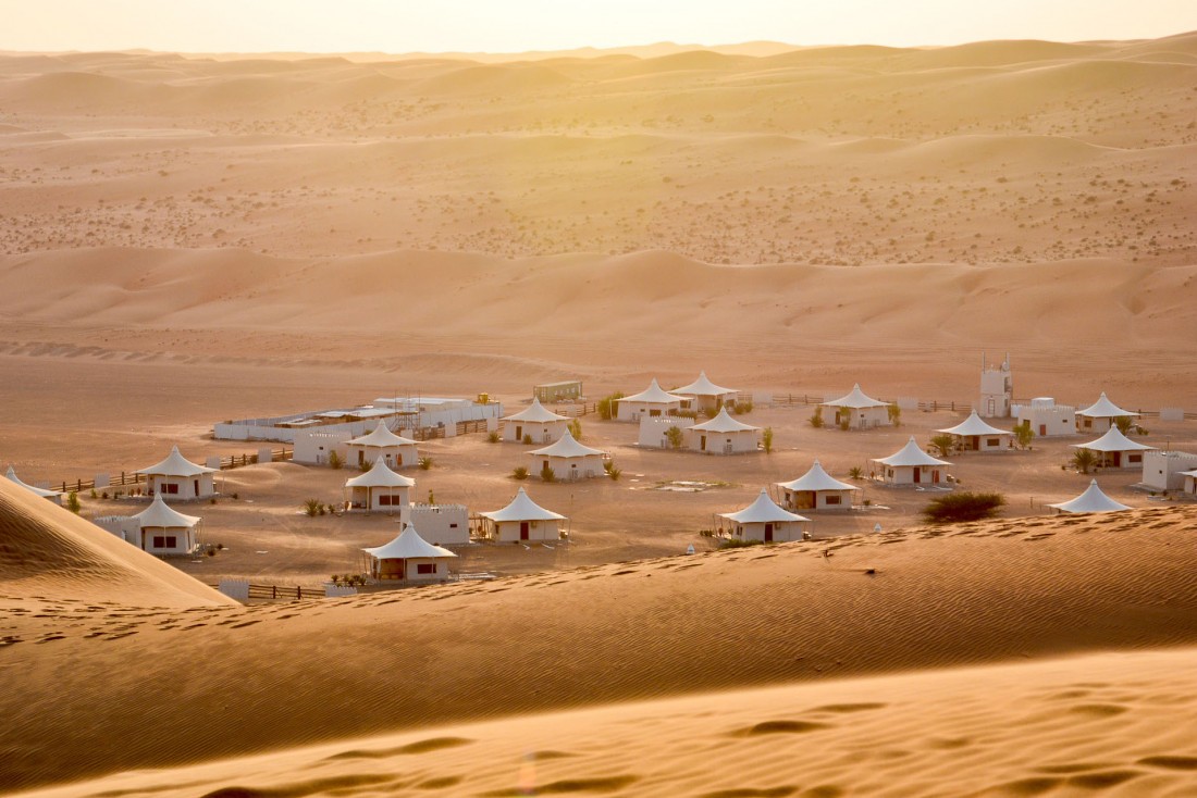 Le Desert Nights Camp au milieu des dunes de Wahiba Sands à Oman. © Emmanuel Laveran. 