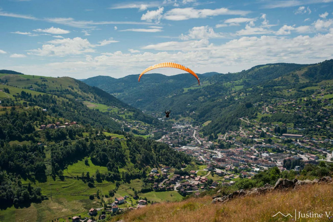 Parapente au-dessus du Massif des Vosges © Justive V