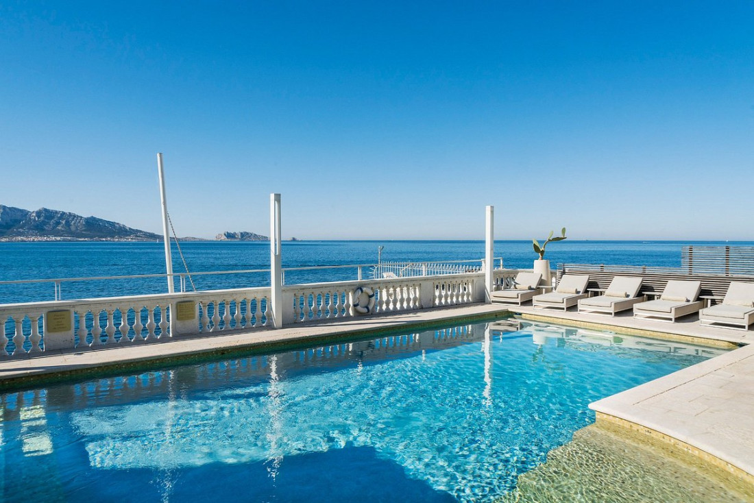 Piscine face à la Méditerranée © Le Petit Nice Passédat