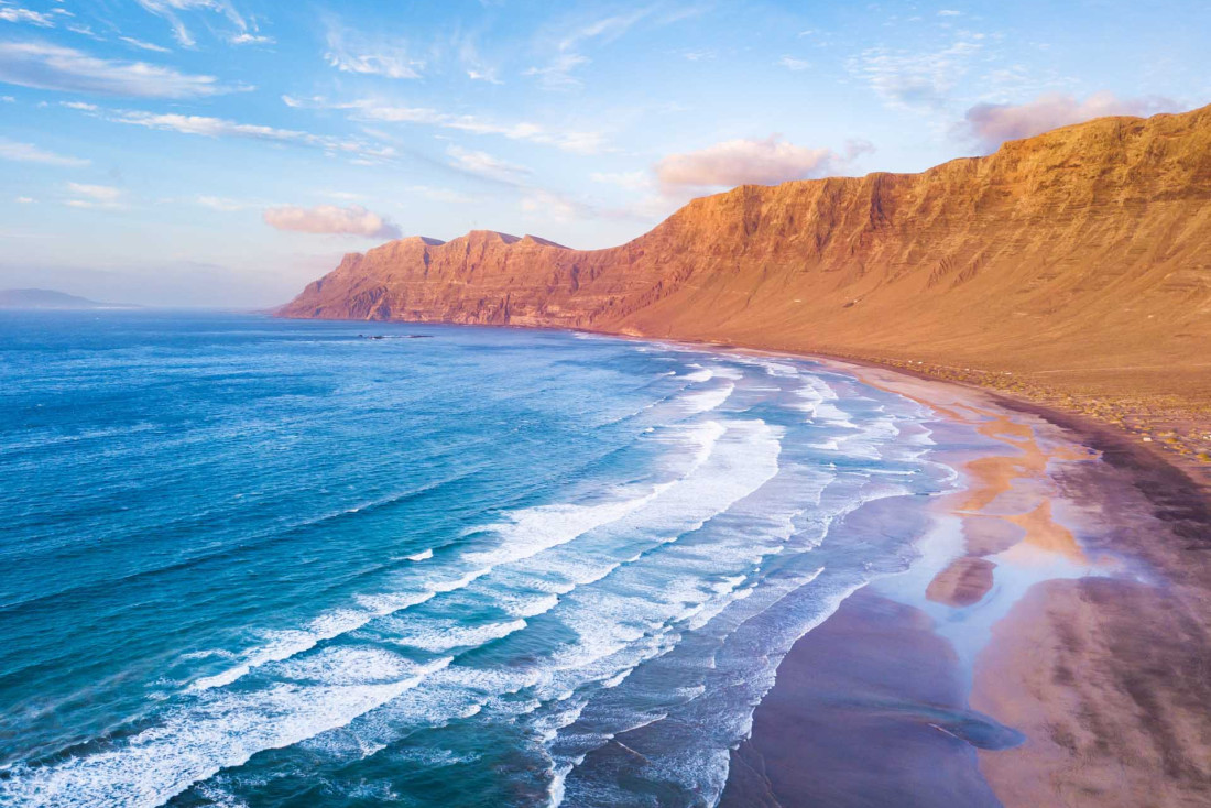 Playa Famara © AdobeStock Nico El Nino