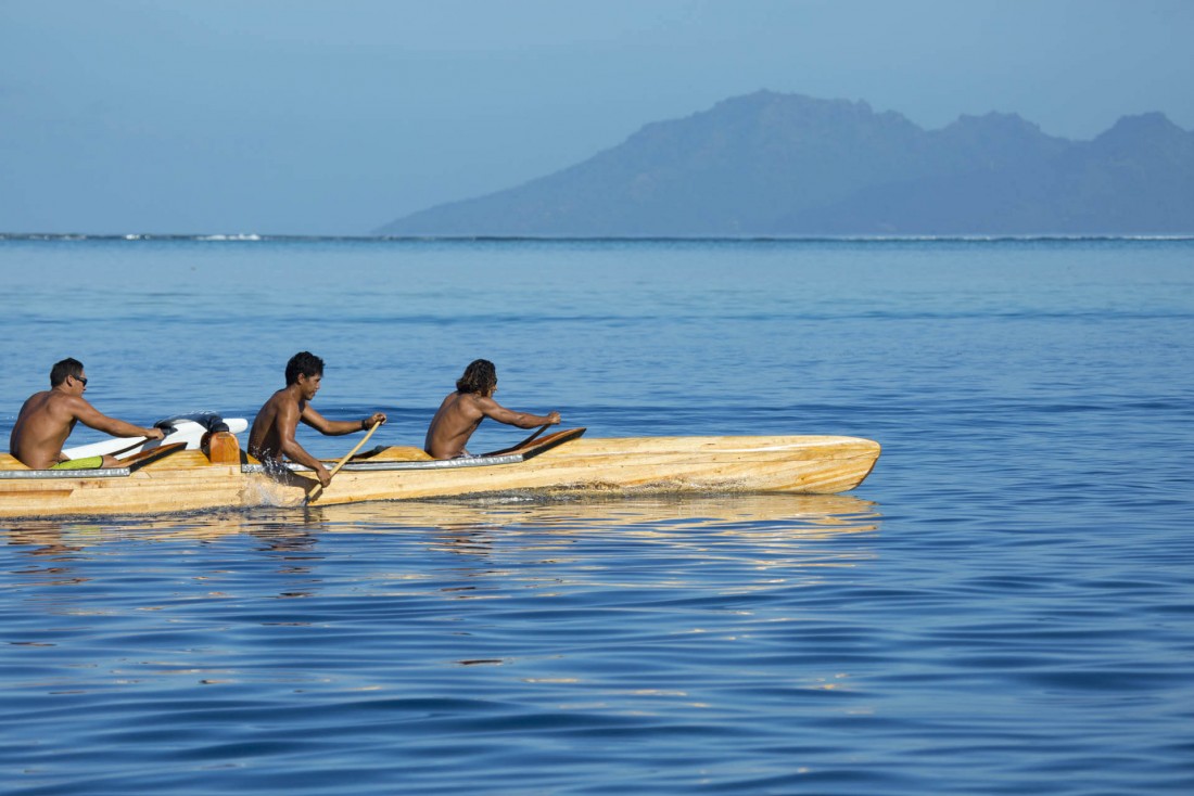 Le va'a est un sport de course tahitien en pirogue aussi prisé que le foot © Tahiti Tourisme