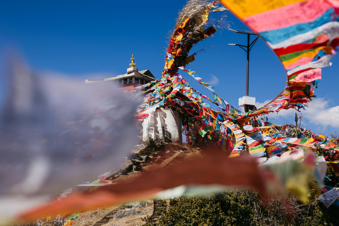 Les cols du Yunnan marqués des drapeaux de prière