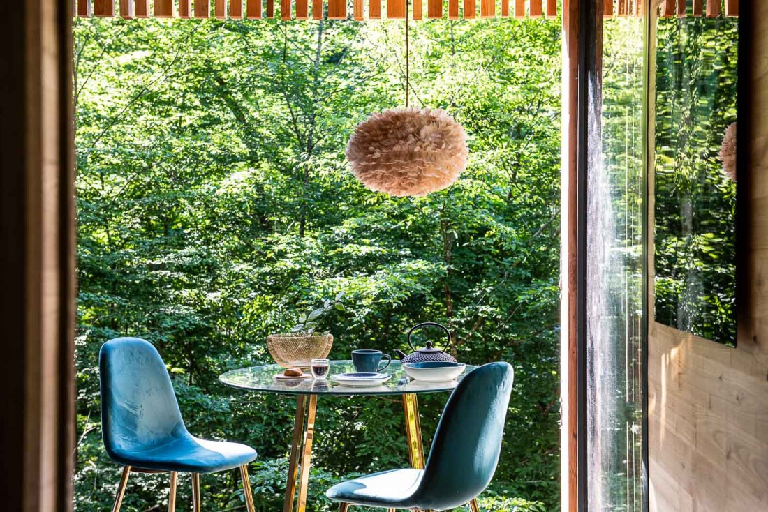 Petit-déjeuner la tête dans les frondaisons au Loire Valley Lodges © Anne-Emmanuelle Thion