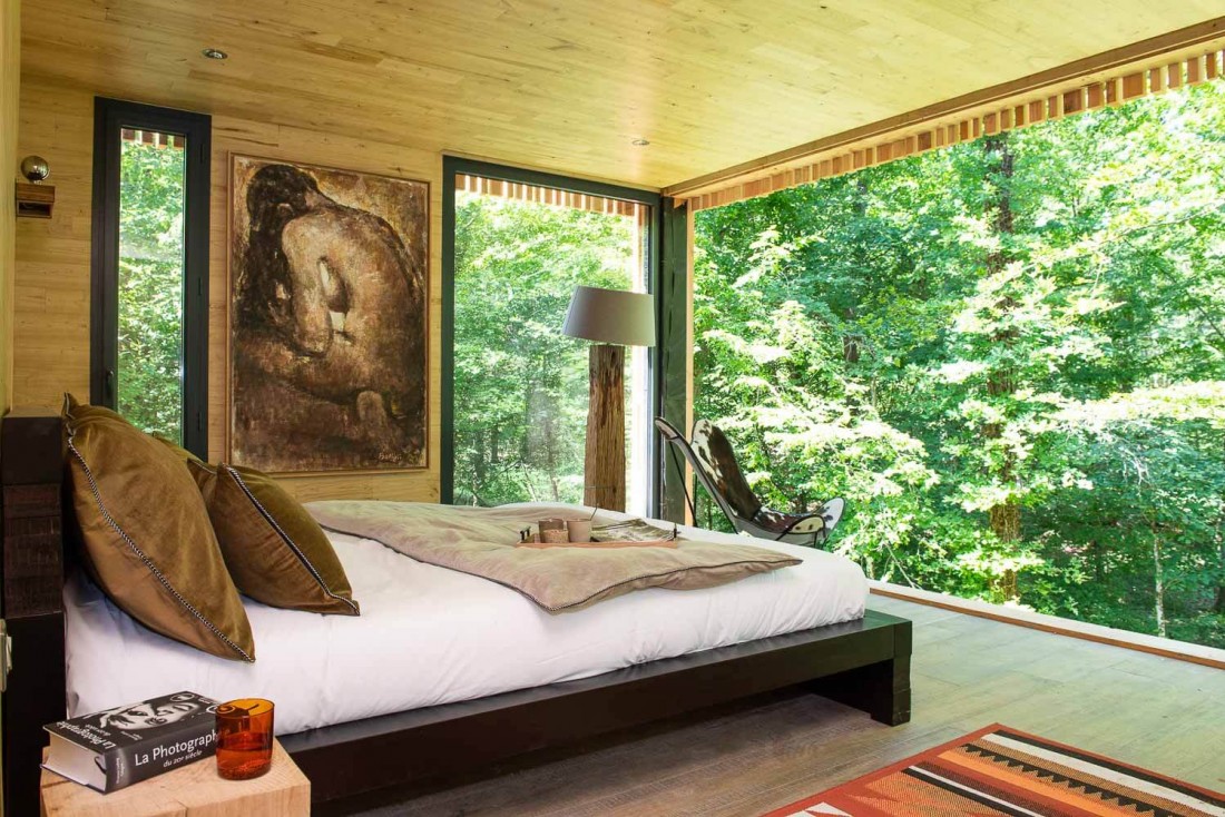 Dans le lit ou sur la terrasse, vis-à-vis constant avec la nature aux Loire Valley Lodges © Anne-Emmanuelle Thion