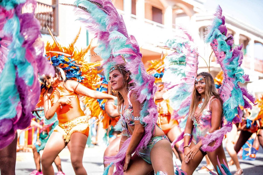 La Carnaval de Saint-Martin en mars, un moment culturel fort et haut en couleur ! © DR