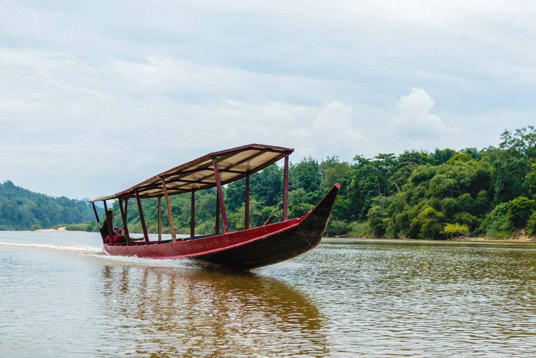 Pirogues dans le Taman Negara © Job Savelsberg