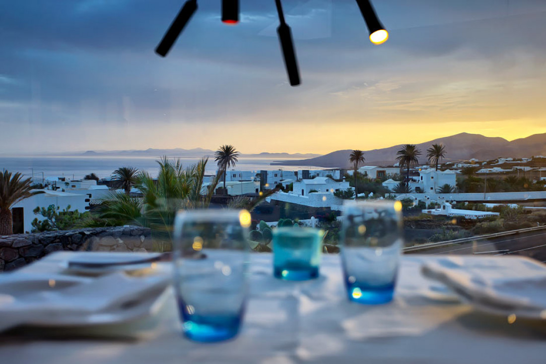 Vue depuis La Tegala, une table recommandée sur l'île de Lanzarote aux Canaries