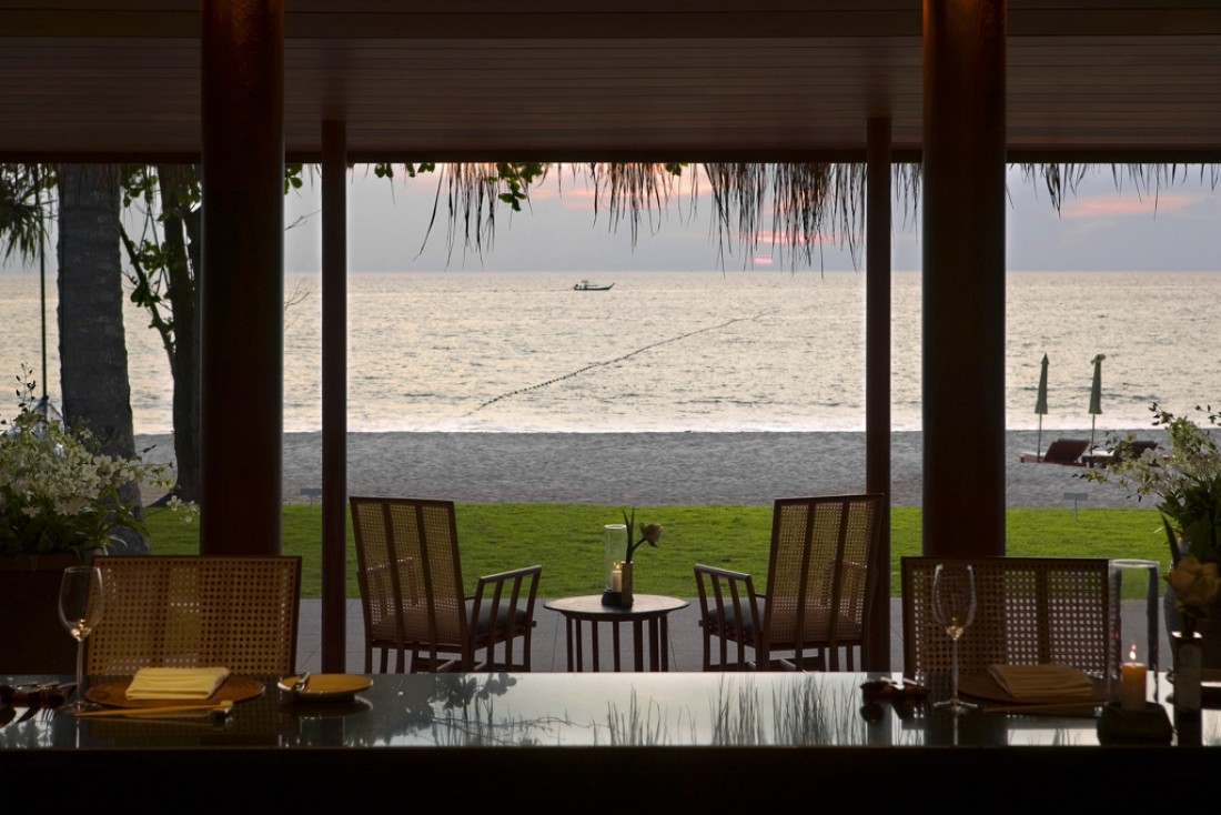 Vue sur la plage depuis le restaurant japonais Naoki | © Aman