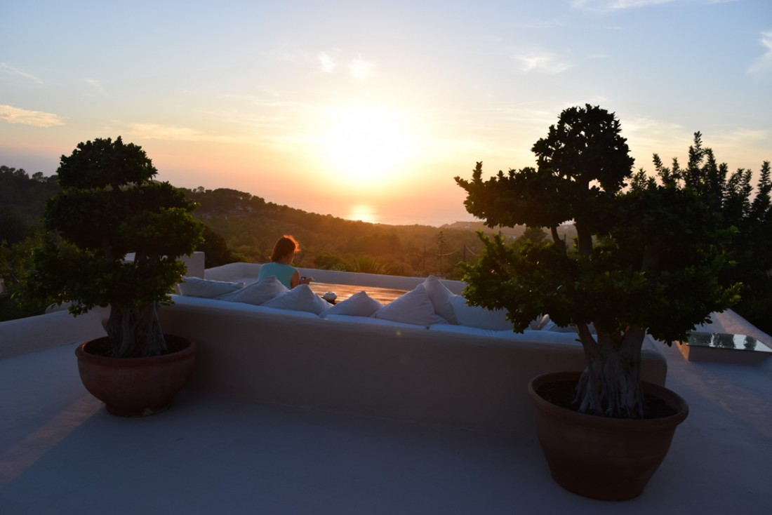 Coucher de soleil sur le rooftop privatif de la suite Parma | © Yonder.fr