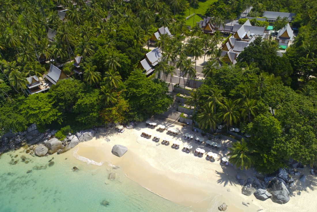 Vue aérienne de l’Amanpuri, installé sur une ancienne plantation de noix de cocos | © Aman