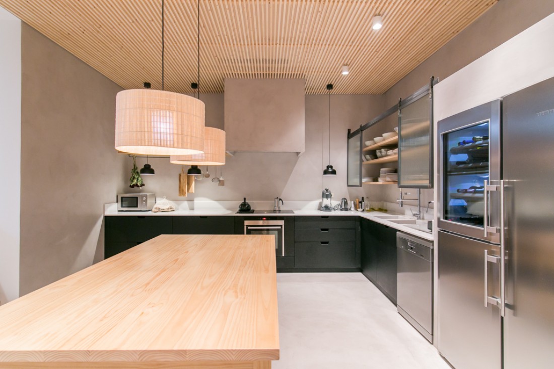 À l’intérieur de la cuisine, tout le nécessaire pour cuisiner soi-même | © Margot House Barcelona