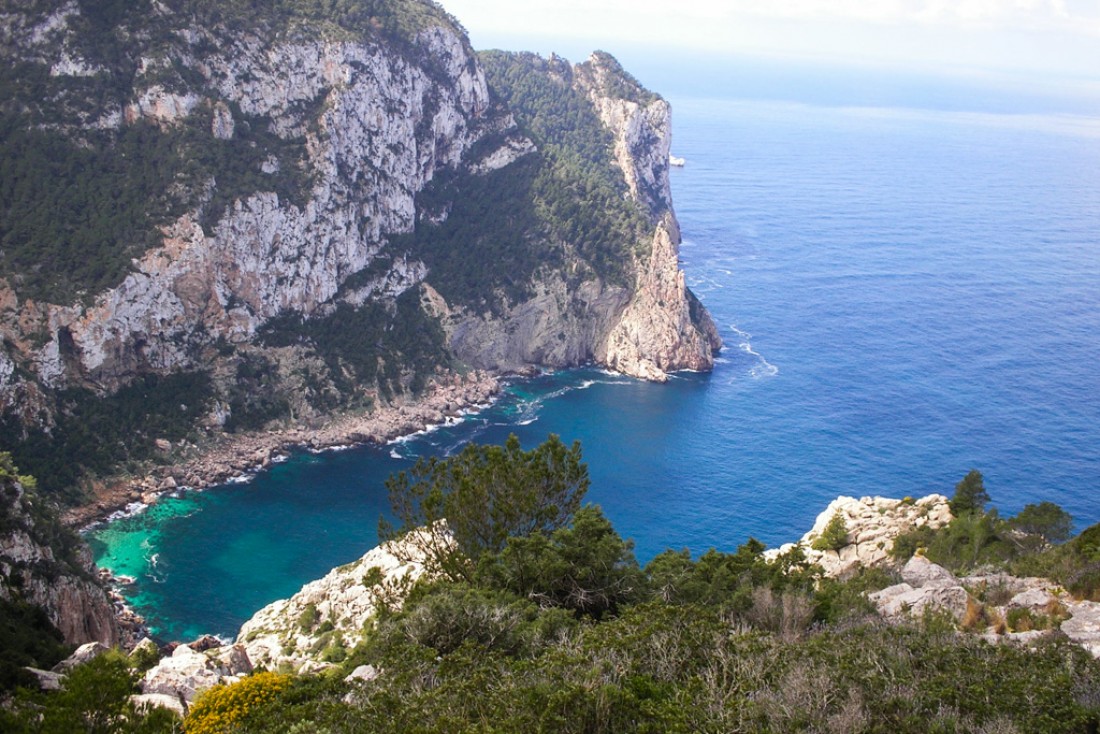 La vue sur la mer depuis les falaises à proximité de l’hôtel (20 minutes de marche) | © Can Pujolet