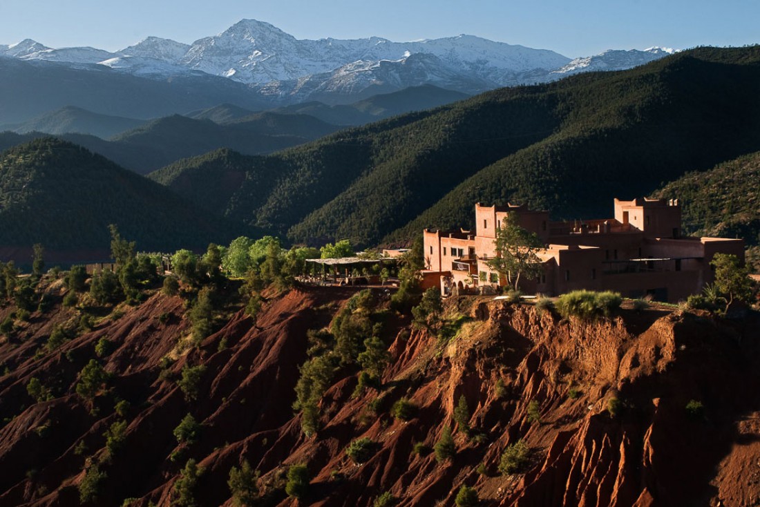 La Kasbah au premier plan avec toile de fond les montagnes du Haut Atlas | © Kasbah Bab Ourika