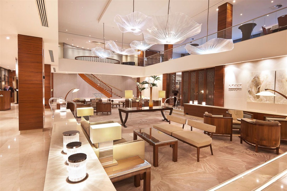 Le vaste lobby de l’Hotel Okura Amsterdam au luxe intemporel | © Hotel Okura Amsterdam