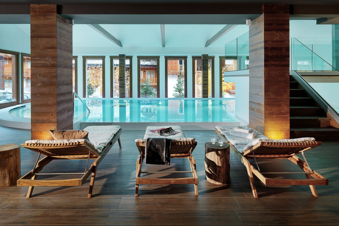 Le spa avec piscine couverte de l’hôtel : une ambiance chaleureuse | © Nira Montana