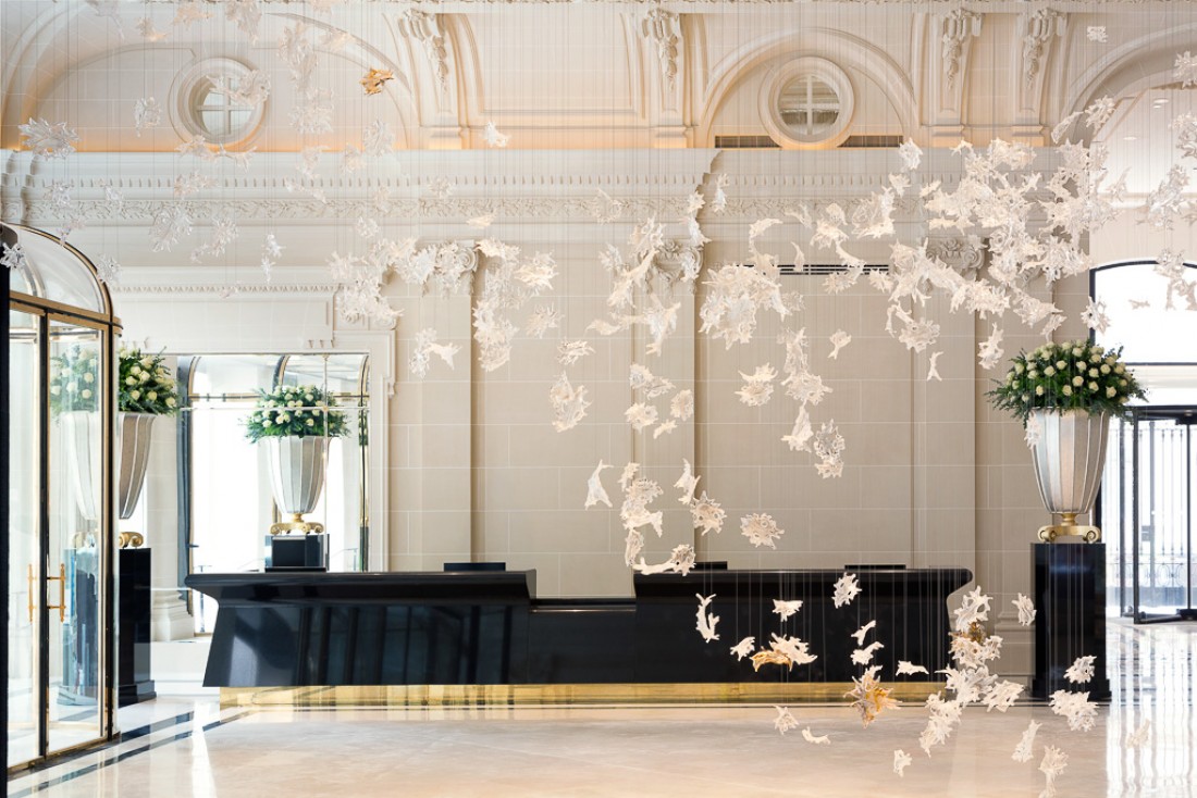 Le fastueux lobby du Peninsula Paris. © The Peninsula Hotels