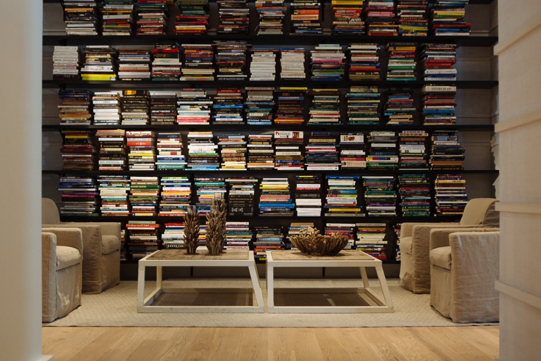 La bibliothèque de livres d'art et de design. | Kimpton Hotels