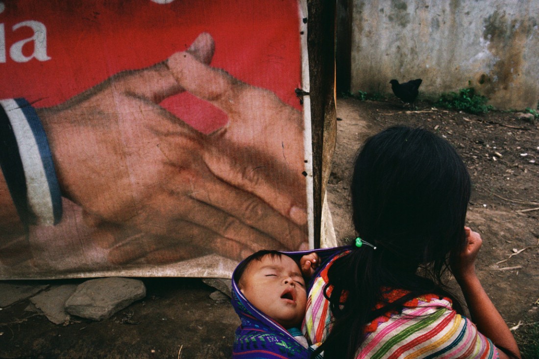 Polho, Chiapas. 1998. Réfugiés dans le village de Xoyep. © Alex Webb / Magnum Photos