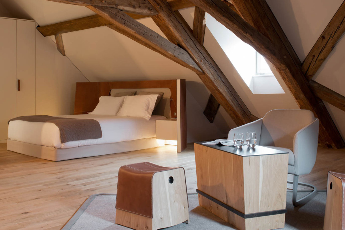 Intérieur d'une suite : un design aussi dépouillé qu'élégant, utilisant des matériaux nobles et chaleureux. Toutes les suites sont légèrement différentes. © Les Haras