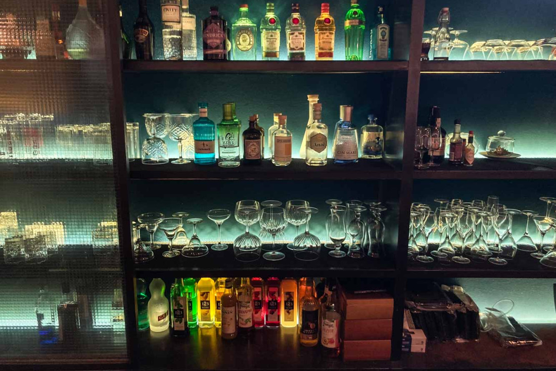 Le bar adjacent au lobby, ouvert tous les jours jusqu'à minuit. © DB / Yonder