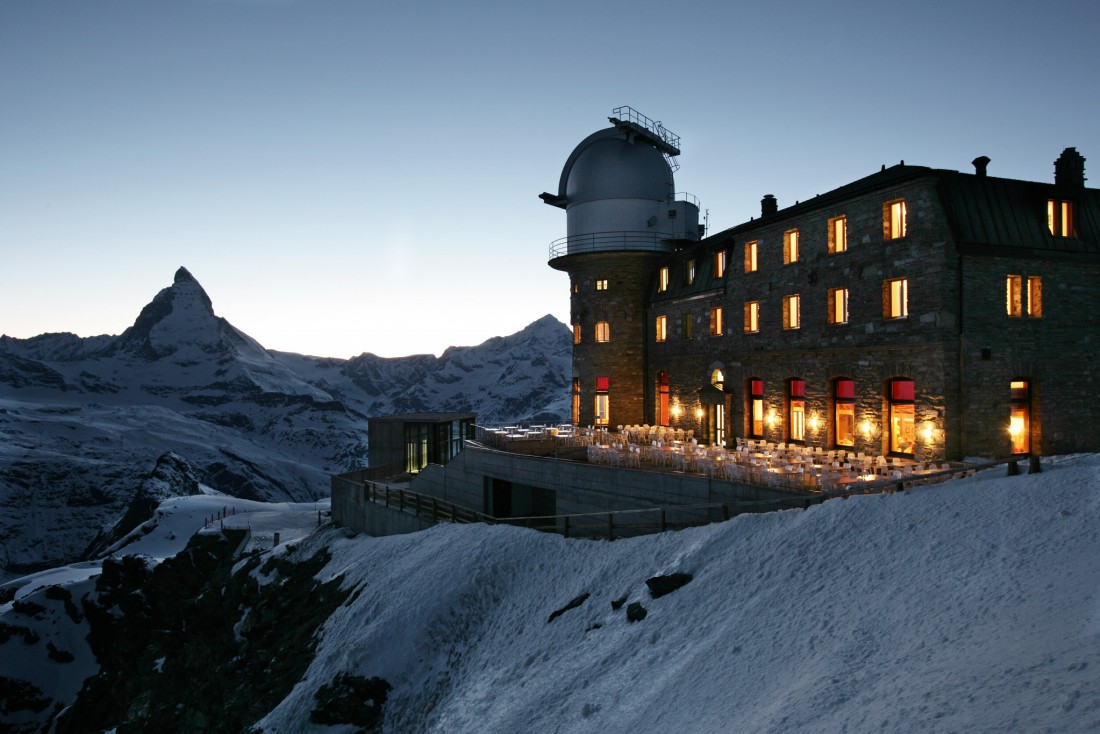 Vue de nuit du Kulm Hotel Gornergrat, à 3100m d’altitude.  © Gornergrat Bahn