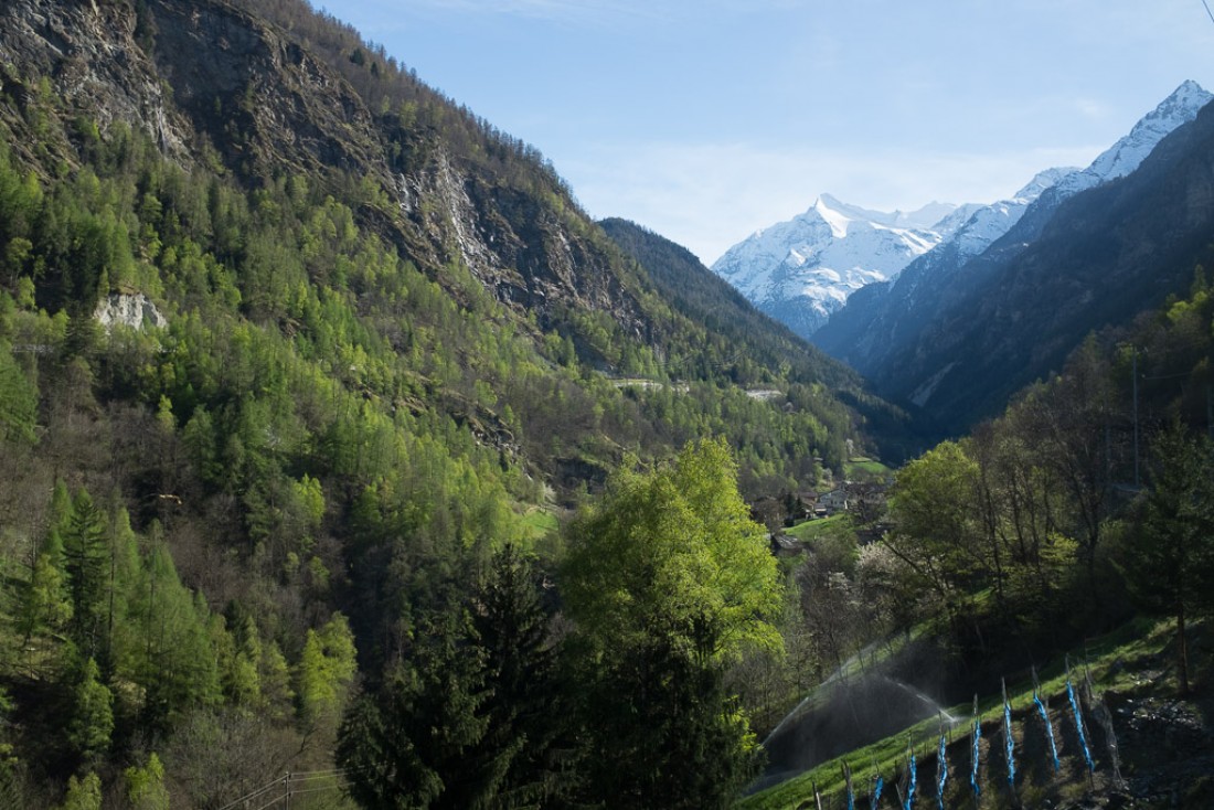 Le train entre Visp et Zermatt offre des vues superbes tout au long du trajet. © Yonder.fr