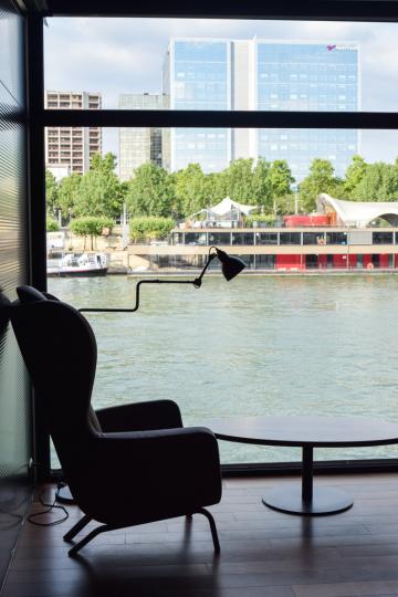  Vue sur la Seine depuis le lobby © Yonder.fr