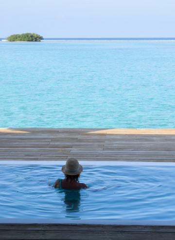 Chaque villa de Soneva Jani dispose d'une piscine privative de 14 mètres surplombant le lagon © YONDER.fr