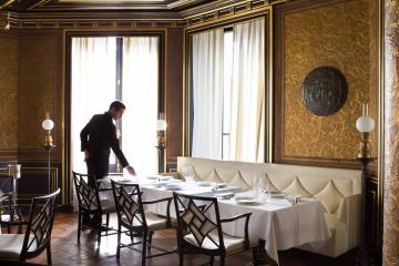 Le décor de la salle à manger du Gabriel est signé Jacques Garcia © La Réserve Paris