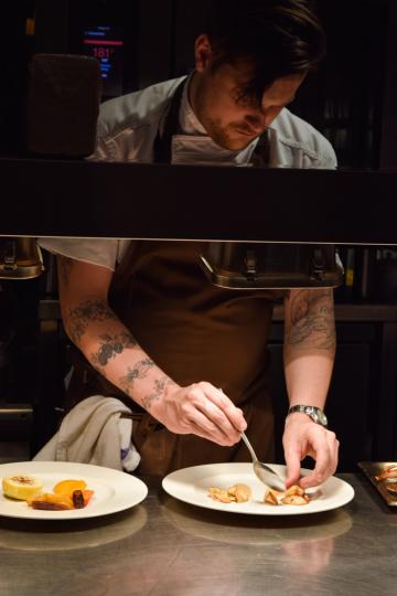 Le talentueux et éminemment sympathique chef Yves Le Lay en action | © Yonder.fr