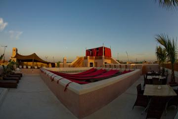 La terrasse d’AnaYela au coucher de soleil | © AnaYela