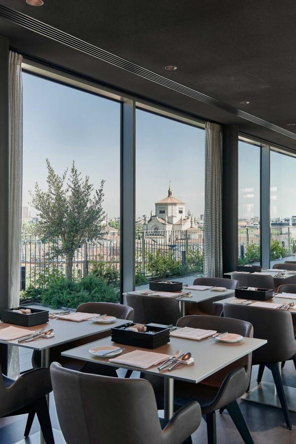 Hotel VIU Milan - Restaurant avec vue panoramique, au sommet de l'hôtel