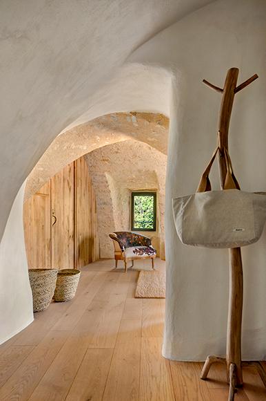 Almières Retreat — salon © Eugeni Pons