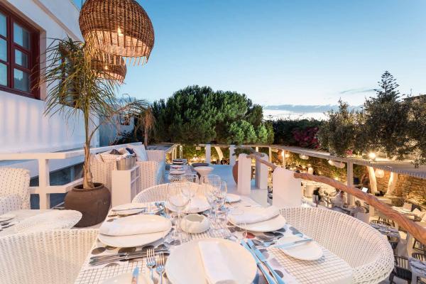 La cuisine méditerranéenne de très haute qualité est à l'honneur au restaurant Interni, au centre de Mykonos.