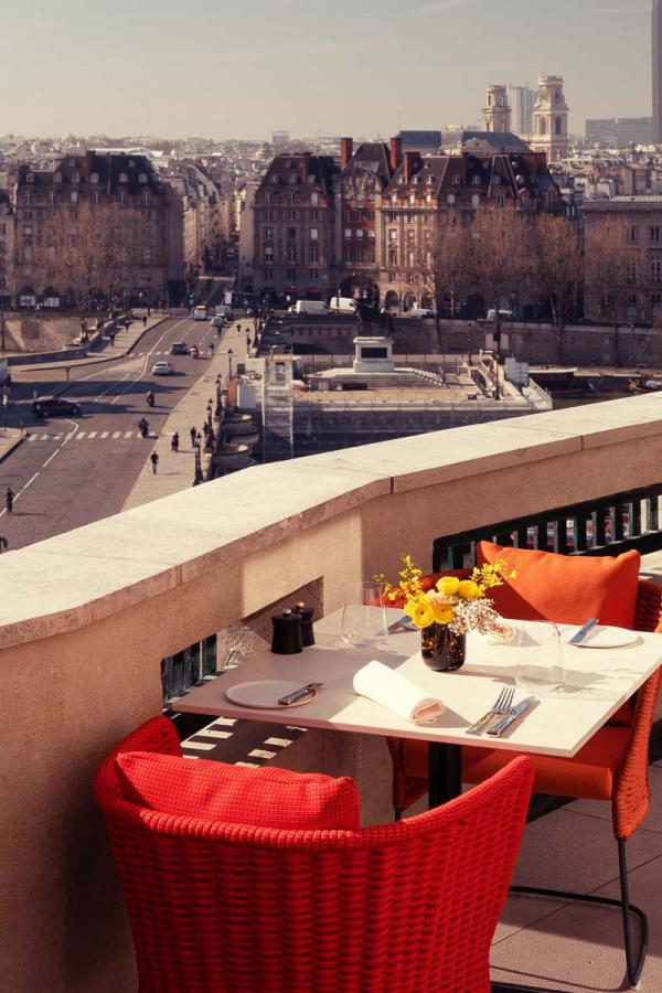 Cheval Blanc Paris | Vues depuis la terrasse du Tout-Paris © Alexandre Tabaste