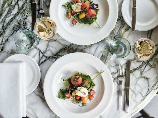 L'offre de restauration est complétée par Marlee, qui du jardin à l'assiette utilise les produits cultivés en biodynamie.