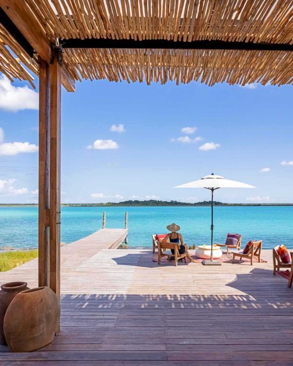 Habitas Bacalar | Toutes les chambres ont été conçues avec des matériaux naturels et s'ouvrent sur le lagon paradisiaque © Tanveer Badal Photography