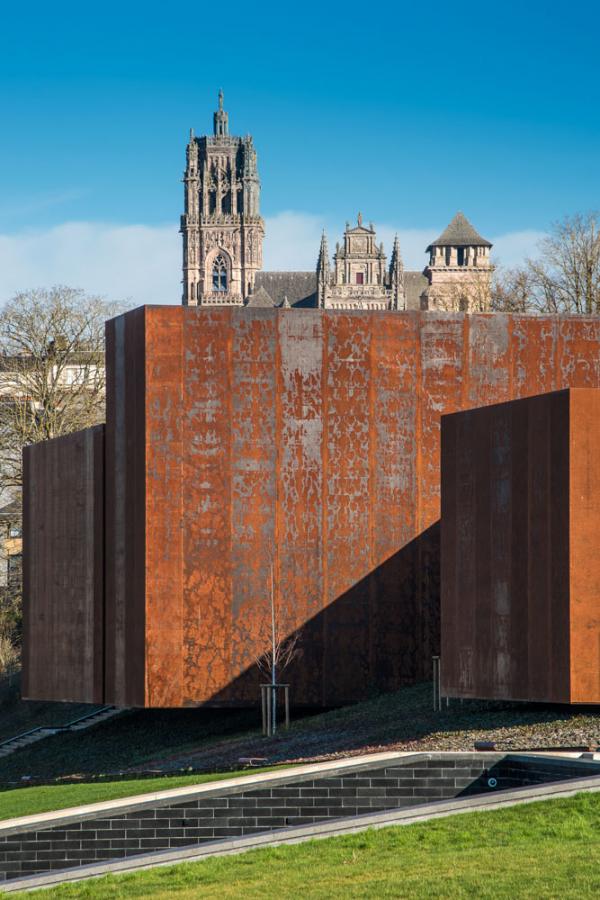 Le bâtiment du Musée Soulages est construit en acier corten © © RCR – photothèque Rodez agglomeration - photo A. Meravilles.