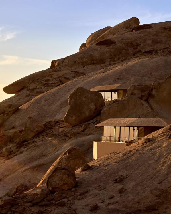 Des chambres construites à même la roche © desertrockresort