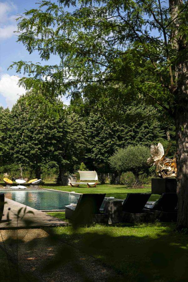 La piscine arty du Loire Valley Lodges © Geraldine Martens