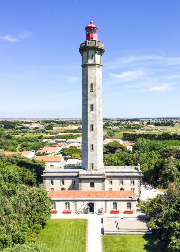 Le Phare de la Baleine, vu de la Vieille Tour © Yonder.fr