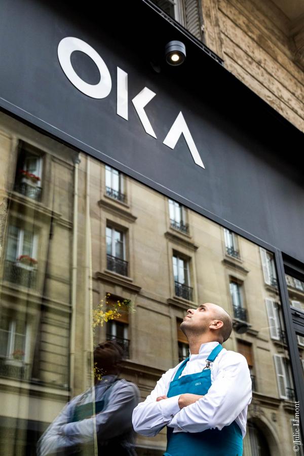 Raphaël Régo devant son restaurant © Julie Limont