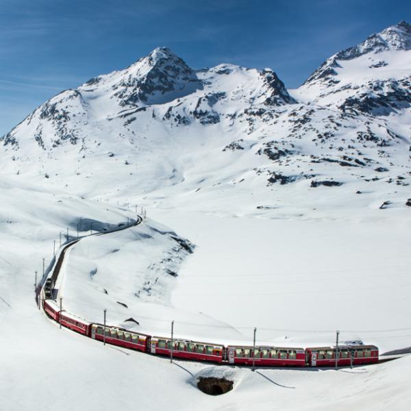 Le Bernina Express au niveau du col de la Bernina. © Swiss Travel System