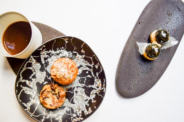 Gourmandises et mignardises pour finir le déjeuner en beauté © Yonder.fr