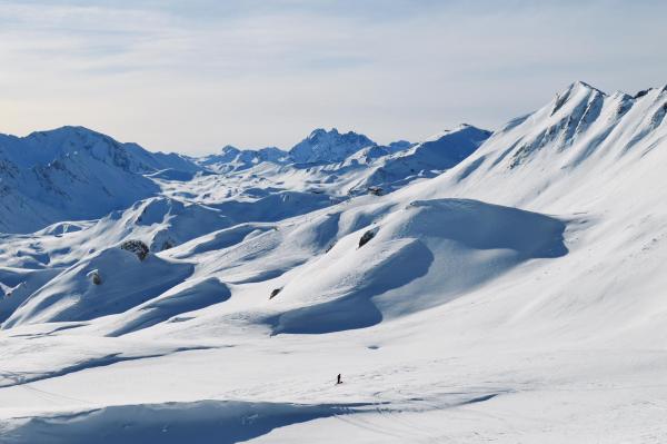 Les pentes immaculées facilement accessibles sont le paradis du hors-piste. © Pierre Gunther