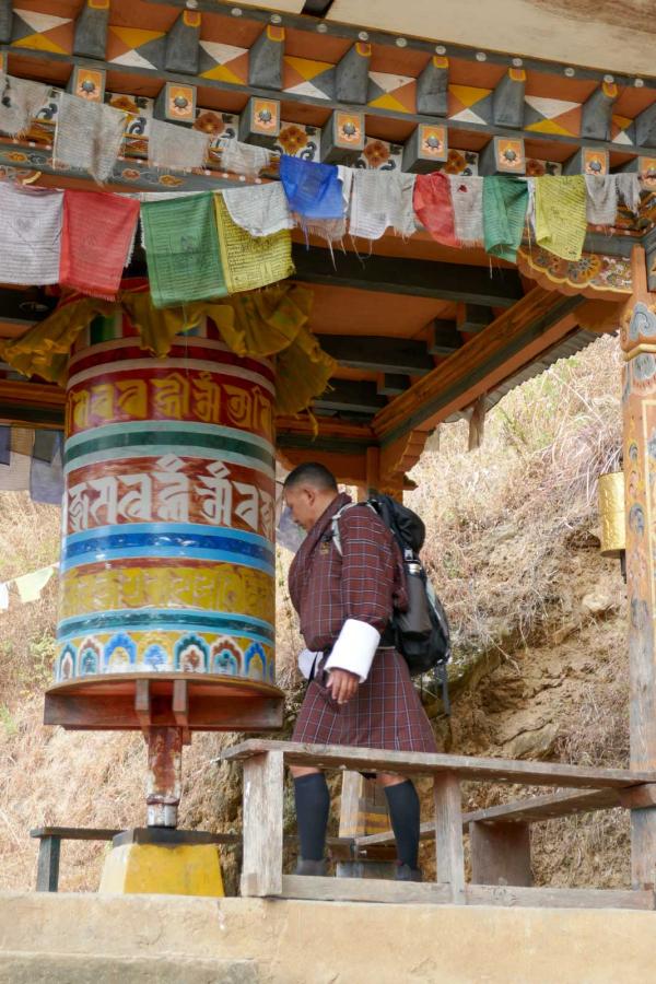 Dans la vallée de Punakha, notre guide Sangay © PG | Yonder.fr
