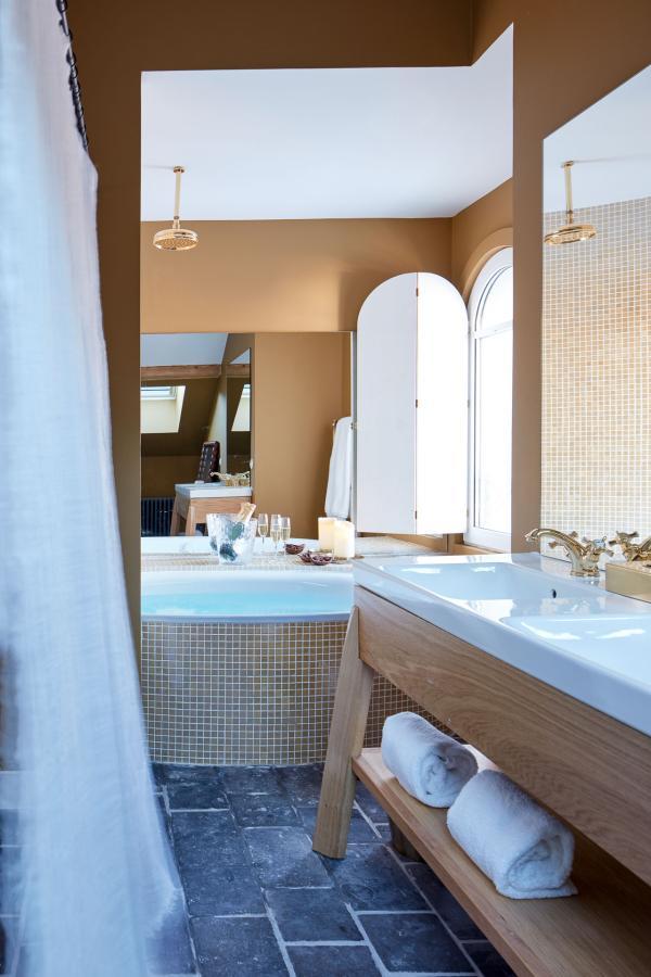 La salle de bain de l’hôtel à Megève © Gaëlle le Boulicaut La salle de bain de l'hôtel à Megève © Gaëlle le Boulicaut