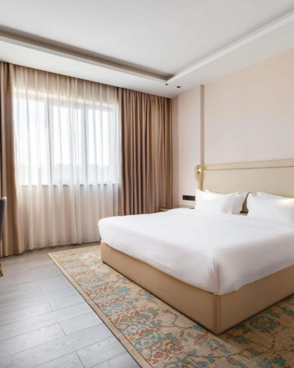 Une des chambres de l’hôtel © Mövenpick Samarkand Une des chambres de l'hôtel © Mövenpick Samarkand